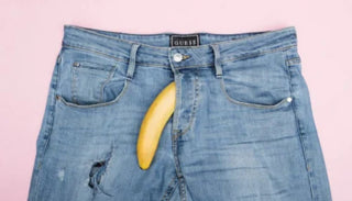 Banan i ett par jeans – symbol för erektion och svårigheter att få stånd
