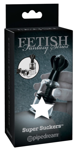 Fetish Fantasy Super Suckers-förpackningen visar upp en tydlig suganordning med en svart gummilampa. Designad för intensiv stimulering täcker den mörka rutan delvis bilden med en stjärna, vilket väcker nyfikenhet.