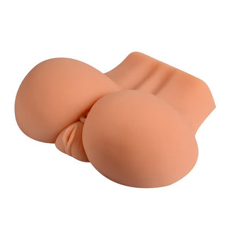 Mature Kelly Masturbator är en realistisk vuxenleksak i silikon med kurvig design, med en hudtonsfärg, runda kurvor och detaljerade texturer.