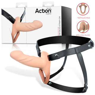 Action Strap-On med Hollow Dildo, med en förstklassig köttfärgad silikondildo med sele, visas upp. Förpackningen framhäver en illustration av produkten och funktioner som ett testikelhål och ihålig design.