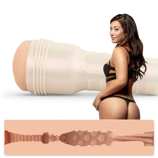 En kvinna i underkläder står framför en Fleshlight Eva Lovia Spice, vars tvärsnitt avslöjar dess texturerade SuperSkin-insida.