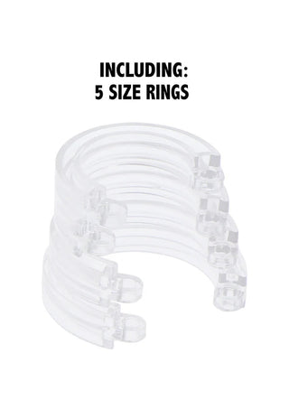 Fem storleksringar i transparent plast staplade på varandra, med text ovanför läsningen: Innehåller 5 storleksringar - designade för Electro Cock Cage, perfekt för elektrolek och dominans/underkastelse-scenarier.