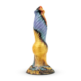 Mythical Mates Sea Serpent Dildo 26 cm är en färgglad, spiralformad leksak med fantasitema tillverkad av kroppssäkert silikon med en texturerad bas och bulbformad mittsektion.