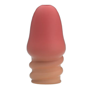 Penishylsa i beige silikon med slät, rundad spets och räfflad struktur vid basen.
