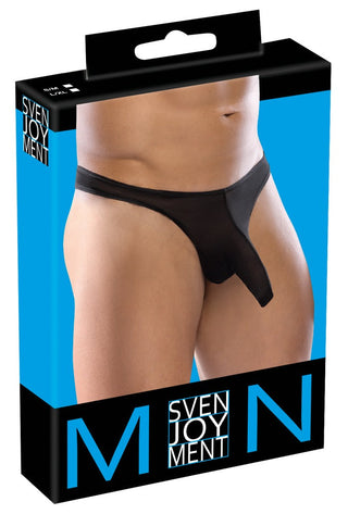 Förpackning av Svart Herrstring med Pouch, med en modell. Boxen är huvudsakligen blå och svart med fet vit "Svenjoyment"-text och framhäver en snygg transparent nätpouch.
