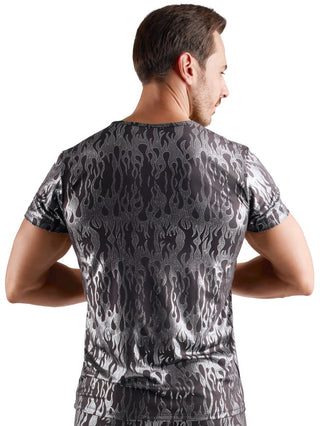 Man sedd bakifrån iklädd Svenjoyment Metallic Shirt, med figurnära design och glänsande svart med silverfärgat flammönster, armarna böjda i sidorna.