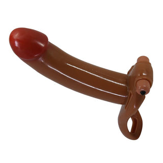 Brun strap-on i plast med röd spets och justerbar sele visas.
