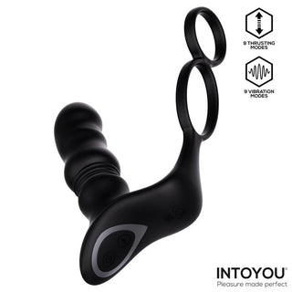 Svart prostatamassagerare i silikon med två ringar, flera knappar och thrusting-lägen, märkt med INTOYOU.
