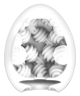 Tenga Egg Sphere är en vit plastoval med spiralformade åsar och texturerade kulor inuti, som liknar ett grepp eller massageverktyg.