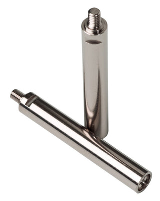 Två förlängningsstänger av metall, en upprätt och en diagonal, avsedda att användas med Jes-Extender Original Standard.