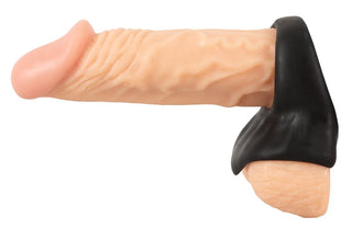 Erecto Cock Ring Ball Stretcher har en slät flytande silikon design med ett svart band, som kombinerar komfort och stil.