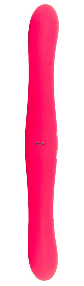 Couples Choice Double Vibrator är en ljusrosa, dubbeländad produkt med en slät, långsträckt form och två skruvhål i mitten, som påminner om ett klättergrepp.