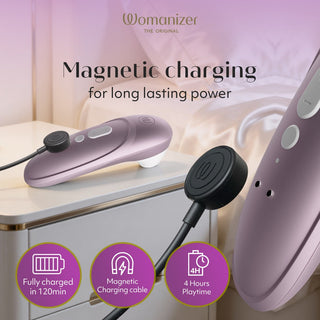Womanizer Pro Klitorisstimulator i lila silikon med smidig, ergonomisk design som laddas på nattduksbordet.