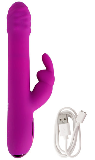 Lila kaninvibrator med räfflad skaft och roterande kulor, inklusive en USB-laddningskabel.