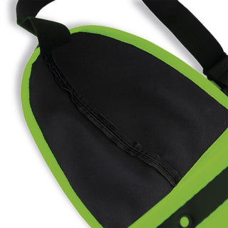 En närbild av Shining Line Glow Jockstrap i svart och grönt, tillverkad av veganskt läder med en innerficka med dragkedja och en svart rem.