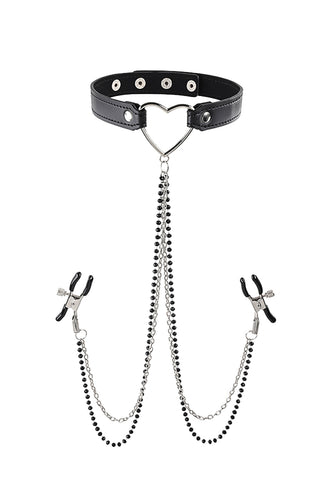Amor Bröstklämmor & Choker: svart läderchoker med hjärtformat ring, kedjor och justerbara bröstklämmor - perfekt för sensuella BDSM-lekar.