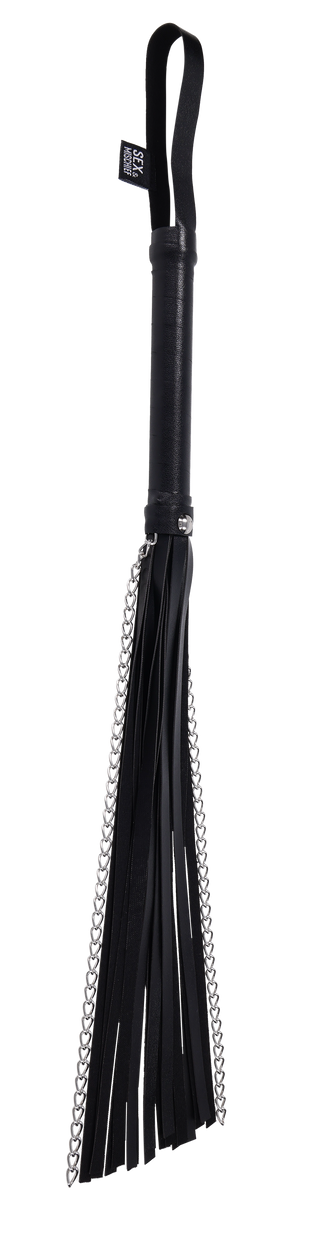 Shadow Chain Flogger: en svart piska i konstläder med insprängda metallkedjor.