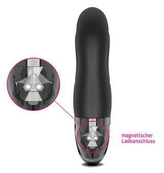 Upplev Mystim Rabbitvibrator E-Stim, en snygg svart personlig vårdenhet med en magnetisk Ladeanschluss för enkel laddning. Dess avancerade funktioner och eleganta design erbjuder modern teknik sömlöst integrerad för en lyxig upplevelse.