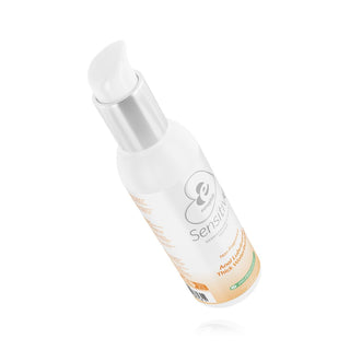 Easyglide Sensitive Anal Glidmedel pumpflaska, elegant märkt "Sensitive", står med en lätt lutning på en vit bakgrund, perfekt för känslig hud användare som söker komfort.