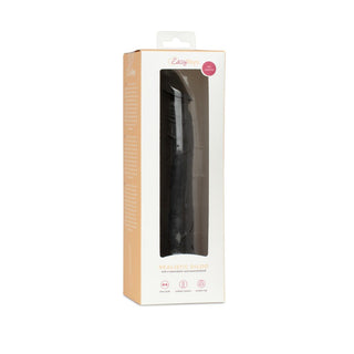 Boxed Dildo utan bollar, med en realistisk design, inkluderar en sugkopp; kommer i beige förpackning med en sidopanel.