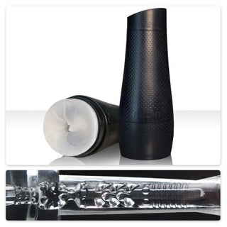 Två svarta texturerade Fleshlight - Flight Pilot-behållare med vit inredning, tillverkad av superskinnmaterial, visas med en utskuren vy som visar deras intrikata inre struktur.