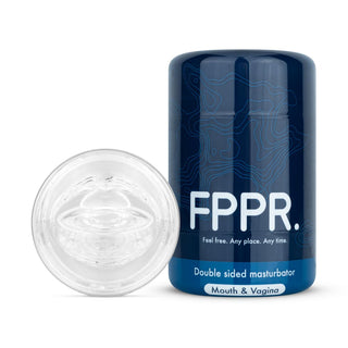FPPR Dubbel Masturbator är en blå dubbelsidig sexleksaksbehållare med transparent design och genomskinligt, strukturerat lock, tillverkad av Flexibelt-material för ultimat bekvämlighet och diskret förvaring.