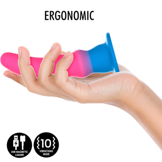 Mythology Kuno Utopia Dildo M i slät silikon, medelstor, ergonomisk form och neutral färg.