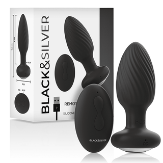 Black&Silver Wells Fjärrstyrd Buttplug är tillverkad av kroppsvänlig silikon, har en elegant svart design och kommer med fjärrkontroll och USB-laddare. Förpackningen visar sina dimensioner och visar stolt varumärket "Black & Silver".
