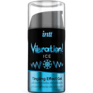 En flaska Intt Vibration! Kylande Orgasmgel, med svart och blå förpackning, erbjuder en mintarom för en uppfriskande upplevelse med en stickande effekt.