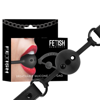 Fetish Submissive Silicone Ball Gag är svart med en justerbar rem och perforerad boll, förpackningen visar en person med rött läppstift som bär gaggen.