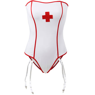 Vit, axelbandslös amningsbodysuit med röd kant, ett rött korsmärke och fastsydda strumpeband.