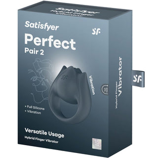 Blue Satisfyer Perfect Pair 2 box med en produktbild och text som belyser dess egenskaper, användning och mångsidiga design som både penisring och fingerstimulator.