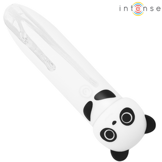 INTENSE POH Panda Bullet är en vit penna med ett sött pandahuvud, tillverkad av silikon av medicinsk kvalitet, diagonalt placerad och med intense-logotypen i det övre högra hörnet.