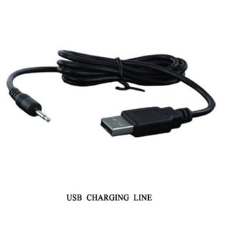 En löst ihoprullad svart USB-laddningskabel med USB-A och mindre kontakt är perfekt för att driva din Pretty Love Shock Fun Vibratorägg. Texten lyder: "USB-LADDNINGSLINJE.
