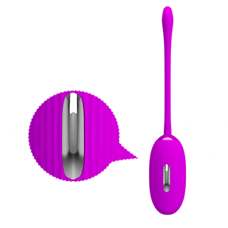 Pretty Love Shock Fun Vibratorägg är en lila kegel träningsenhet med en metallisk kärna och ett långt flexibelt handtag, med elektroshock-lägen för extra spänning. Dess strukturerade design framhävs i närbild.