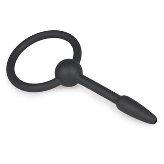 Silikon Dilator Penisplug är en kyskhetsanordning i svart silikon med en ring och avsmalnande insats, idealisk för att utforska dilatatorsensationer.