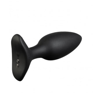Den eleganta svarta silikonen Lovense Hush 2 Medium butt plug, med en avsmalnande spets och bred bas, står mot en vit bakgrund. Den erbjuder appstyrning för sömlös fjärrstyrning, vilket förbättrar din upplevelse med modern bekvämlighet.