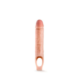 Penis Sleeve - 26 cm är en kötttonad, realistisk sexleksak med en rundad spets och åtsittande passform, med en basöppning för enkel användning.