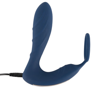 En mörkblå, S-formad silikonenhet med dubbla ändar med laddningskabel och fjärrkontroll för internt bruk, med en integrerad Prostata Vibrator Med Penisring.