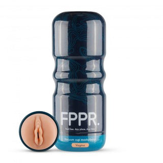 Mörkblå Realistisk Vagina - FPPR Mocha vakuumkoppsförpackning med en närbildsinsats som visar upp den detaljerade designen för ökad stimulering och realism.