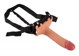 Strap-on Till Men har en strap-on dildo med en svart sele, som visar en realistisk design gjord av flytande silikon för en otroligt verklighetstrogen upplevelse.