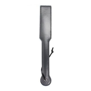 Blaze BDSM Full Set innehåller en svart läderpaddel med en handtagsmonterad strängögla, perfekt för att komplettera din BDSM-samling.