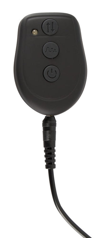 Jävla Machine Med Fjärrkontroll har ett elegant svart hölje för fjärrkontrollen, utrustad med pil-, våglinje- och strömsymbolknappar. Dess anslutningskabel garanterar precisionskontroll för en optimerad stötvibratorupplevelse.